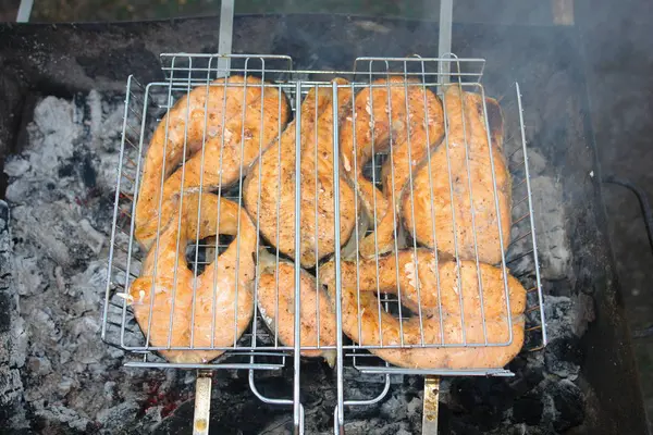 Somon ızgara, kömürleri.