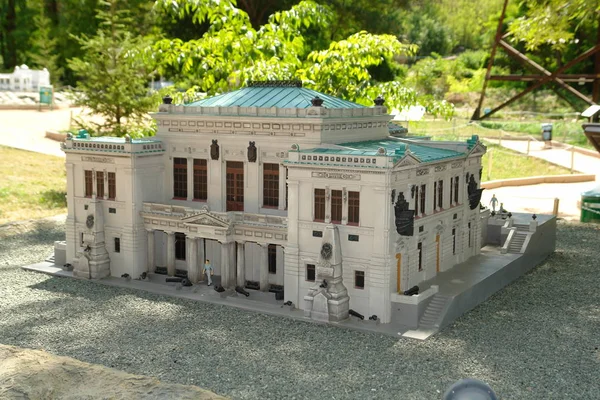 Bahçesaray Park minyatür. Kızıl Bayrak Karadeniz filosu sokakta Ekaterininskaya (şimdi Lenin Caddesi, 11) Sevastopol, Kırım Cumhuriyeti Müzesi. 14 Eylül 1969 açıldı.