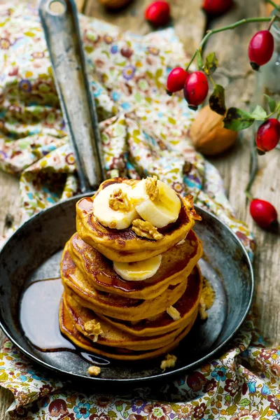 Pumpkin pannkakor med banan — Stockfoto