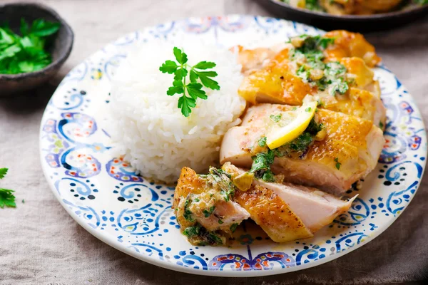 Frango com molho de creme de alho limão — Fotografia de Stock