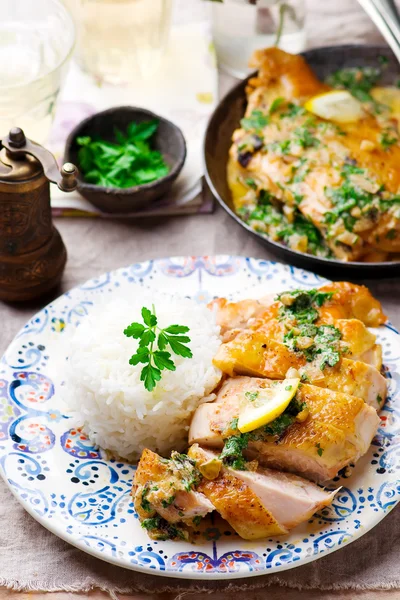 Frango com molho de creme de alho limão — Fotografia de Stock