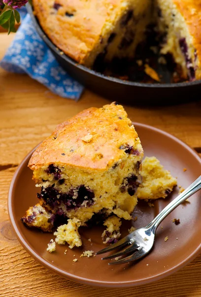 Yaban mersini ayran Cornbread.