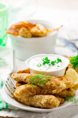 Balık kroket ve tatlı patates fırın patates kızartması