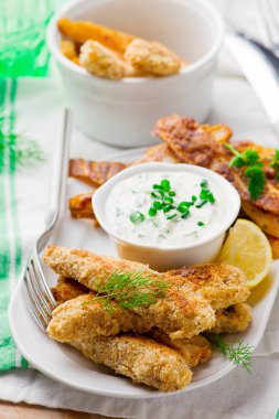 Balık kroket ve tatlı patates fırın patates kızartması