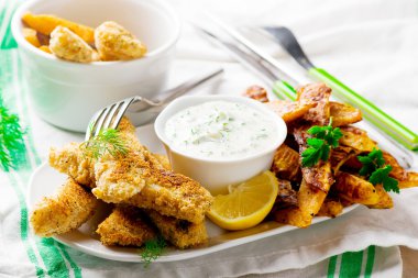 Balık kroket ve tatlı patates fırın patates kızartması