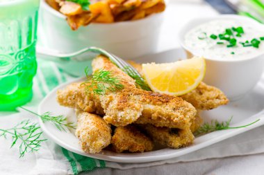 Balık kroket ve tatlı patates fırın patates kızartması