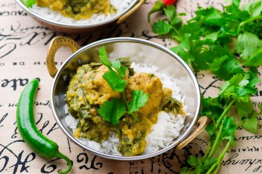  Tavuk ve ıspanak köri. Hint Mutfak