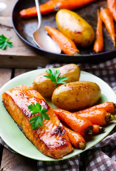 Brined Salmon with Maple Syrup — Stock Photo, Image