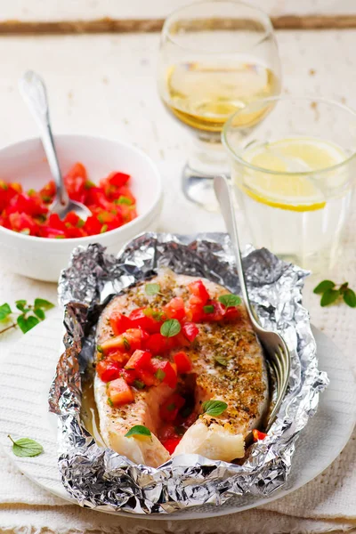 Grilled Salmon Steaks with an Oregano Salsa — Stock Photo, Image