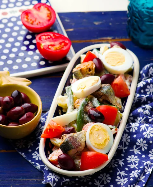 Gemengde groente- en Sardine salade — Stockfoto