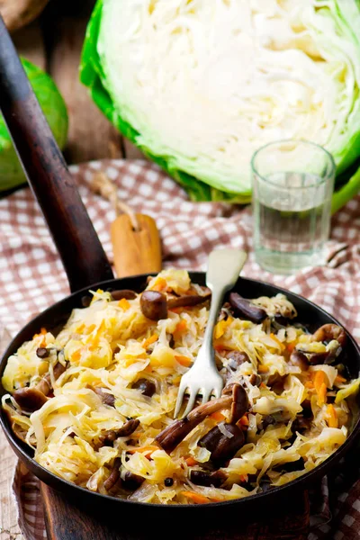 Cabbage solyanka with mushrooms. — Stock Photo, Image