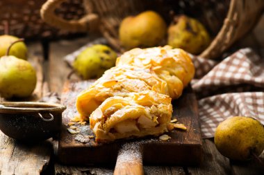 Armut meyveli turta .selective odak. 