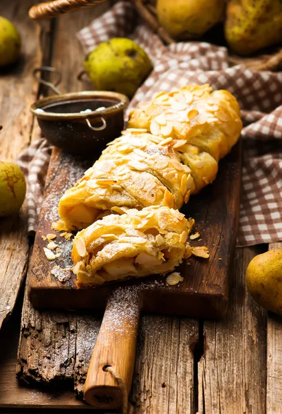 Armut meyveli turta .selective odak. 