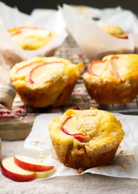 Sonbahar elma Muffins. rustik tarzı 