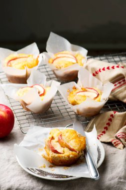 Sonbahar elma Muffins. rustik tarzı 