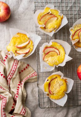 Sonbahar elma Muffins. rustik tarzı 