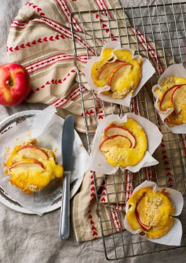 Sonbahar elma Muffins. rustik tarzı 
