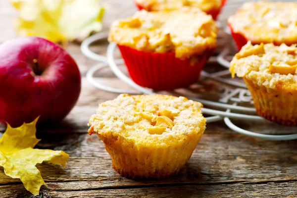 Muffin di mele d'autunno. stile rustico — Foto Stock