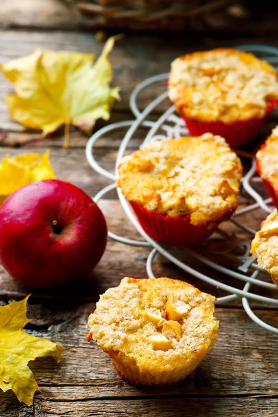 Val appel Muffins. rustieke stijl — Stockfoto