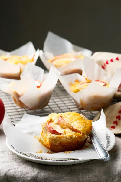 Muffins aux pommes d'automne. style rustique — Photo