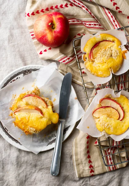 Queda de Muffins de Maçã. estilo rústico — Fotografia de Stock