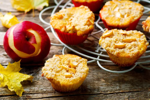 Hösten äpple tebröd. rustik stil — Stockfoto