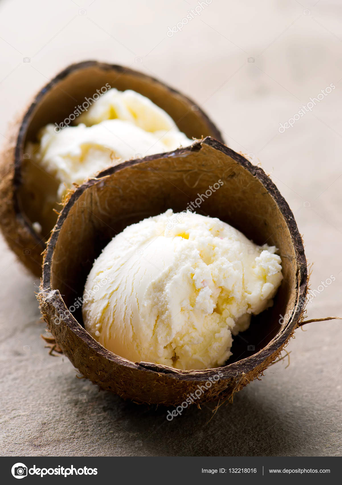 Coconut ice cream in coconut shell. — Stock Photo © zoryanchik #132218016