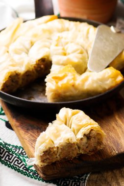 Burek, geleneksel Türk etli börek