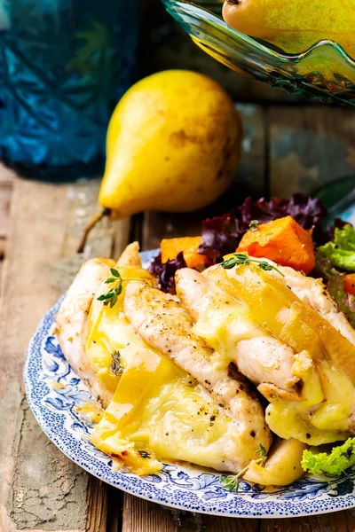 Poitrine de poulet farcie au fromage — Photo