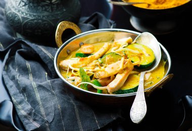 tavuk ve sebze köri 