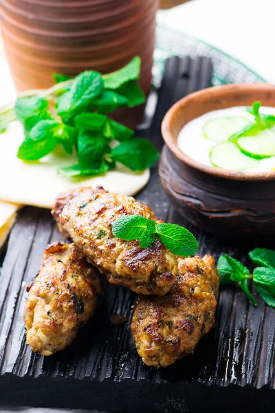 Chicken Kafta Kebabs with pita and tzatziki — Stock Photo, Image