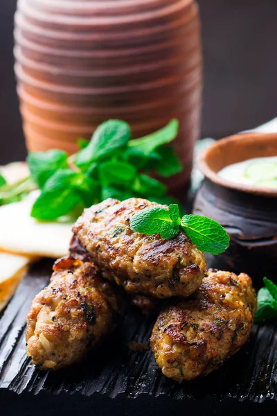 Chicken Kafta Kebabs with pita and tzatziki — Stock Photo, Image