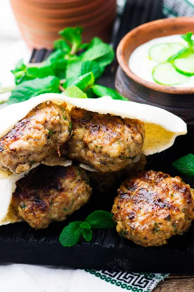 Chicken Kafta Kebabs with pita and tzatziki — Stock Photo, Image