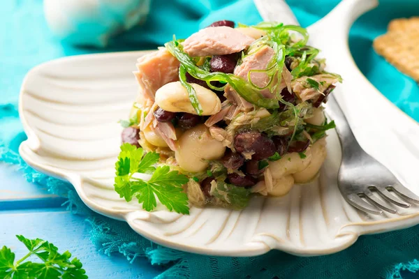 Тунец, водоросли и смешанный салат из Legume — стоковое фото