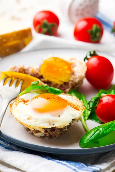 Breakfast Egg Muffins with vegetables — Stock Photo, Image