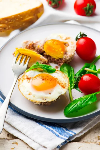 Breakfast Egg Muffins with vegetables — Stock Photo, Image