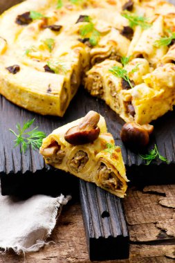 Orman mantar blinis pasta. seçici odak 