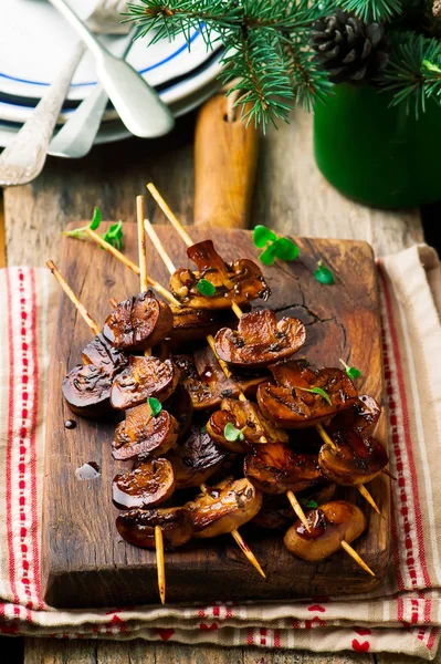 Balsamico gegrillte Pilze. Selektiver Fokus. — Stockfoto