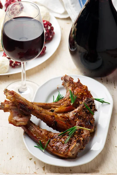 Chuletas de cordero. Mesa de vacaciones — Foto de Stock