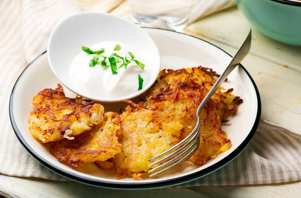 Frittelle di patate fritte nel burro. Focus selettivo — Foto Stock