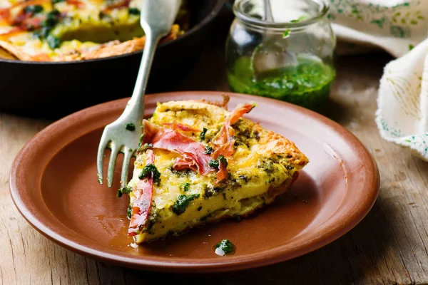 PESTO PROSCIUTTO DUTCH BABY – stockfoto