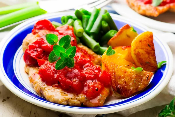 Chicken Cutlets in Pizzaiola Sauce. — Stock Photo, Image