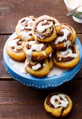 sır .selective odak ile Çikolatalı rulo. 