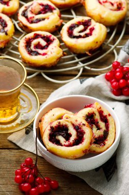 Çikolata kızılcık tatlı Rolls .selective odak. 