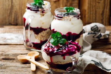 Blueberry cheesecake parfaits