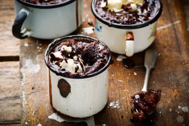 Sıcak Fudge puding pasta dondurma ile 