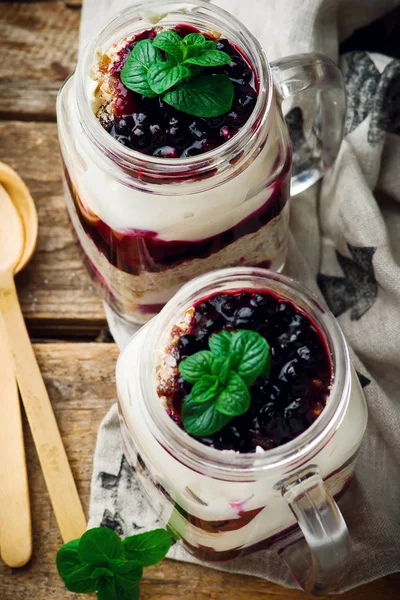 Blueberry cheesecake parfaits — Zdjęcie stockowe