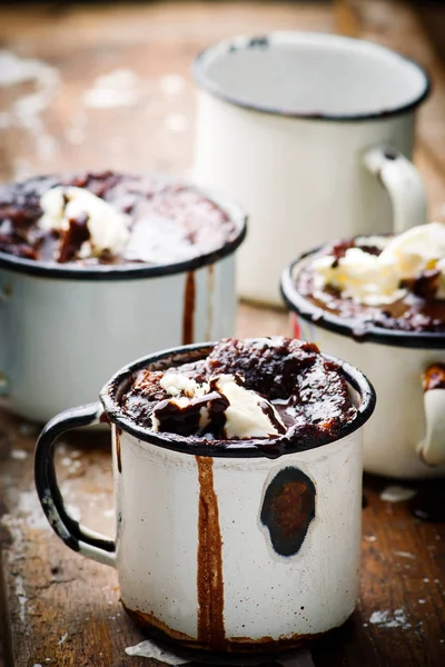 Gâteau au fudge chaud avec crème glacée — Photo