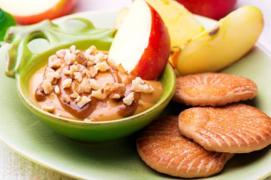 Tuzlu karamel cevizli peynirli daldırma