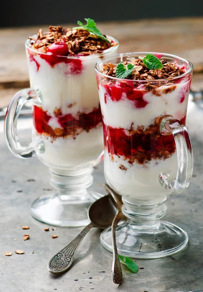 Cherry jogurt  parfaits with granola — Stock Photo, Image